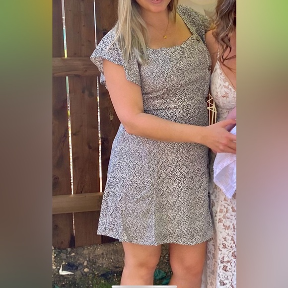 Women’s Dress - Picture 4 of 4